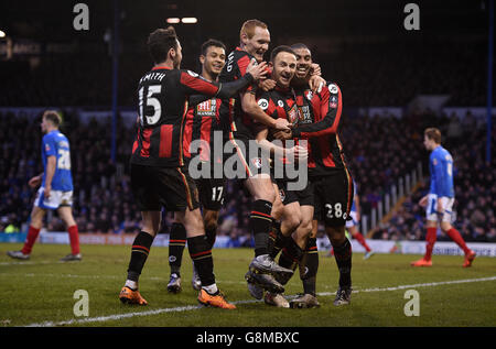 Marc Pugh, de l'AFC Bournemouth (2e à droite), célèbre avec ses coéquipiers après avoir terminé le deuxième but de leur équipe lors de la Emirates FA Cup, quatrième match au Fratton Park, Portsmouth. Banque D'Images