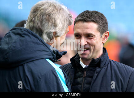 Aston Villa v Manchester City - Emirates FA Cup - Fourth Round - Villa Park.Remi Garde, directeur de la Villa Aston, et Manuel Pellegrini, directeur de la ville de Manchester Banque D'Images