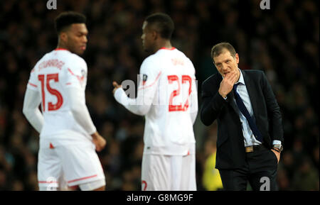 Le directeur de West Ham United, Slaven Bilic (à droite), regarde Daniel Sturridge (à gauche) et Divock Origi de Liverpool lors de la coupe Emirates FA Cup, quatrième match de répétition à Upton Park, Londres. Banque D'Images