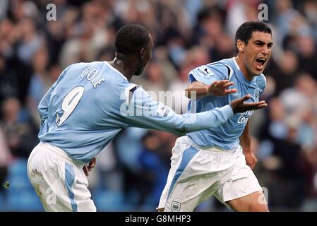 Football - FA Barclays Premiership - Manchester City v Portsmouth - City of Manchester Stadium.Claudio Reyna de Manchester City célèbre son but Banque D'Images