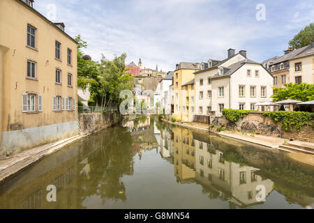 La Ville de Luxembourg, du centre-ville de ville partie Grund, vue panoramique avec l'Alzette au Luxembourg Banque D'Images