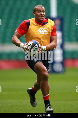 Séance d'entraînement en Angleterre - Pennyhill Park.Jonathan Joseph d'Angleterre lors d'une séance d'entraînement au stade de Twickenham, Londres. Banque D'Images