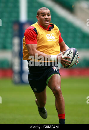 Séance d'entraînement en Angleterre - Pennyhill Park.Jonathan Joseph d'Angleterre lors d'une séance d'entraînement au stade de Twickenham, Londres. Banque D'Images