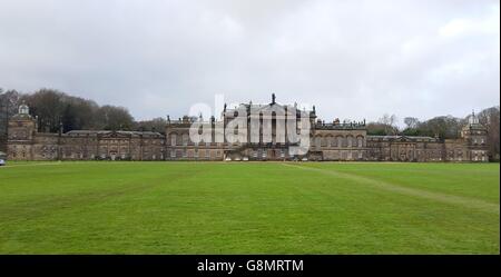 Photo non publiée du 16/12/15 du Front est de Wentworth Woodhouse, près de Rotherham, qui sera vendue à un groupe de préservation dédié à la restauration d'une partie de son ancienne gloire. Banque D'Images