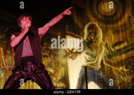 20 Lecture SHOWBIZ Banque D'Images