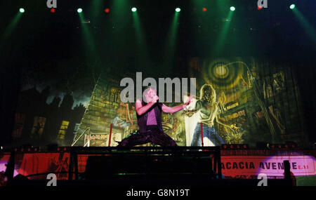 21 Lecture SHOWBIZ Banque D'Images