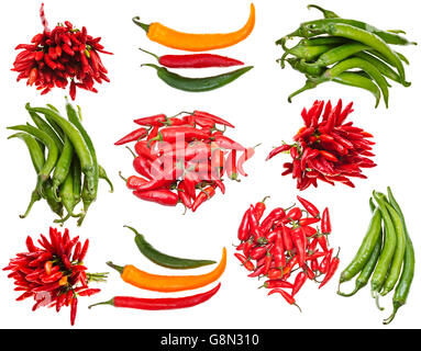 Ensemble de diverses matières hot peppers isolé sur fond blanc Banque D'Images