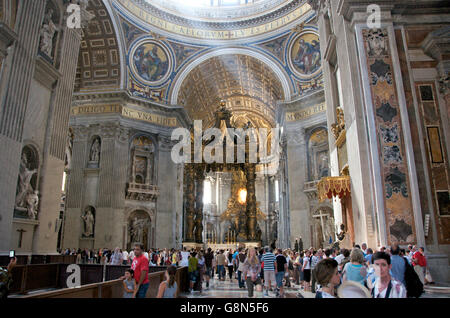 De l'intérieur le dôme de Saint-Pierre, Vatican, Rome, Latium, Italie, Europe Banque D'Images