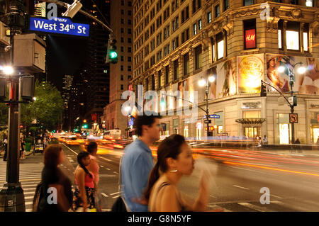 West 35th Street, Herald Square, Broadway intersection, Manhattan, New York City, USA Banque D'Images