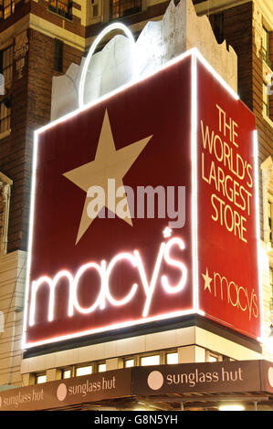 Du grand magasin Macy's, signe, 34th Street, Herald Square, Broadway intersection, Manhattan, New York City, USA Banque D'Images