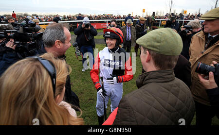 Jockey Victoria Pendleton avant sa course à Fakenham Racecourse, Fakenham. APPUYEZ SUR ASSOCIATION photo. Date de la photo : vendredi 19 février 2016. Voir PA Story RACING Fakenham. Le crédit photo devrait être le suivant : Nigel French/PA Wire Banque D'Images