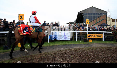 Jockey Victoria Pendleton sur Pacha du POLDER avant sa course au Fakenham Racecourse, Fakenham. APPUYEZ SUR ASSOCIATION photo. Date de la photo : vendredi 19 février 2016. Voir PA Story RACING Fakenham. Le crédit photo devrait être le suivant : Nigel French/PA Wire Banque D'Images