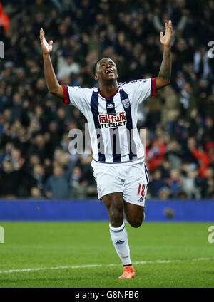 West Bromwich Saido Berahino d'Albion célèbre le troisième but du match de la Barclays Premier League aux Hawthorns, West Bromwich. Banque D'Images