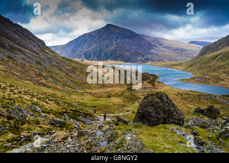 Pen An Wen Ole surplombant Llyn Idwal, Ogwen Valley, Snowdonia, Banque D'Images