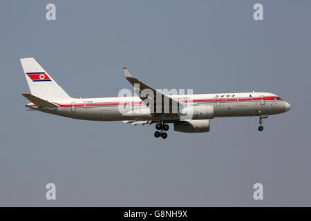 Beijing, Chine - le 21 mai 2016 : Un Air Koryo Tupolev Tu-204 avion avec l'enregistrement P-633 Beijing International approches Banque D'Images