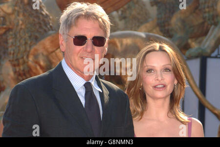 Harrison Ford et Calista Flockhart arrivent à la première de son nouveau film fragile à cette année 62e Festival du film de Venise au Palazzo del Casino, Venise, Italie vendredi 2 septembre 2005. APPUYEZ SUR ASSOCIATION PHOTO. Le crédit photo devrait se lire comme suit : Ian West/PA. Banque D'Images