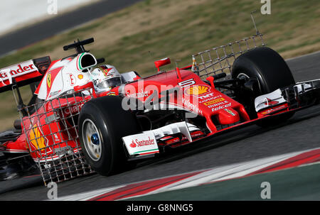 Sebastian Vettel de Ferrari pendant la première journée de tests au circuit de Catalunya, Barcelone. Banque D'Images