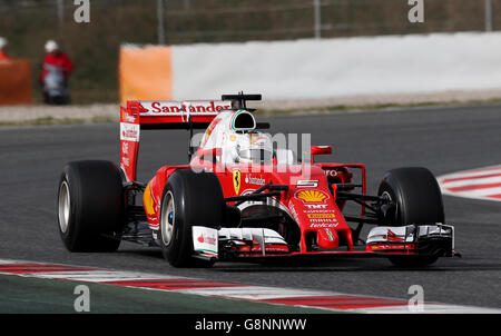 Sebastian Vettel de Ferrari pendant la première journée de tests au circuit de Catalunya, Barcelone. Banque D'Images