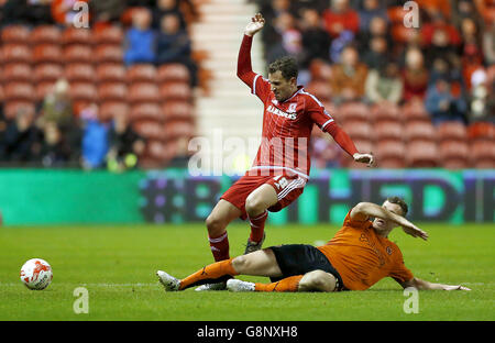 Adam Clayton de Middlesbrough en action pendant le match du championnat Sky Bet au stade Riverside, à Middlesbrough. Banque D'Images