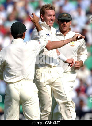 Le Brett Lee d'Australie célèbre le cricket du Geraint Jones d'Angleterre pour 25 courses pendant la deuxième journée du cinquième match du npower Test au Brit Oval, Londres, le vendredi 9 septembre 2005. APPUYEZ SUR ASSOCIATION photo. Le crédit photo devrait se lire: Chris Young/PA. Banque D'Images