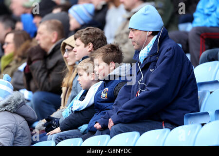 Coventry City v Rochdale - Sky Bet League One - Ricoh Arena.Coventry City Supporters dans les stands de l'arène Ricoh pendant le match Banque D'Images