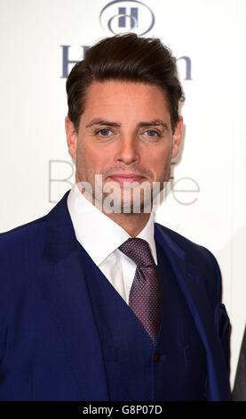 Keith Duffy, de Boyzone, annonce son intention de joindre ses forces à Brian McFadden, de Westlife, sous le nom de Boyzlife, lors d'une séance photo au Hilton Bankside, à Londres. Banque D'Images