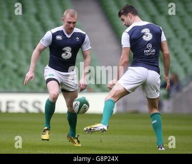 Keith Earls (à gauche) et Conor Murray pendant la course du capitaine au stade Aviva de Dublin. Banque D'Images