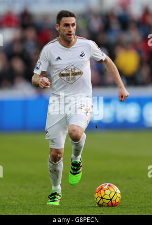 Angel Rangel de Swansea City pendant le match de la Barclays Premier League au Liberty Stadium, à Swansea. Banque D'Images