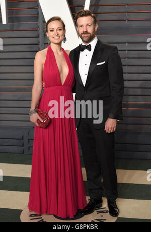 Olivia Wilde et Jason Sudeikis arrivent au Vanity Fair Oscar Party à Beverly Hills, Los Angeles, CA, USA, le 28 février 2016. APPUYEZ SUR ASSOCIATION photo. Date de la photo: Dimanche 28 février 2016. Voir l'histoire de PA SHOWBIZ Oscars. Le crédit photo doit être le suivant : PA Wire/PA Wire Banque D'Images