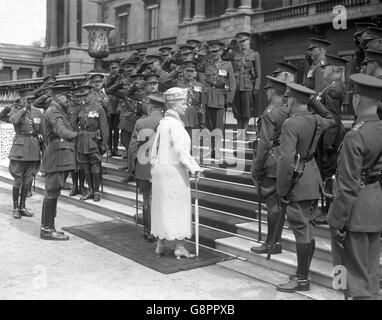 Le roi George V - Manchester Regiment - Buckingham Palace, Londres Banque D'Images