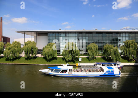 Jetée de Wolfsburg, l'Autostadt VW au canal Mittelland, Basse-Saxe, Allemagne, Europe Banque D'Images