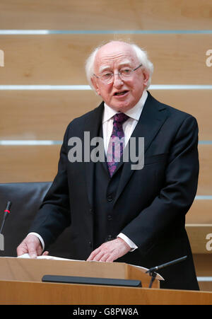 Le président irlandais Michael D. Higgins dans le MSPs adresses chambre principale du Parlement écossais à Édimbourg au troisième jour de sa visite officielle en Ecosse. Banque D'Images