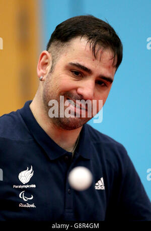 ParalympicsGB Table Tennnis joueur Paul Karabardak lors d'une annonce d'équipe pour Rio 2016 à l'Institut anglais du sport de Sheffield.APPUYEZ SUR ASSOCIATION photo.Date de la photo: Mardi 8 mars 2016.Voir PA Story TENNIS DE TABLE Sheffield.Le crédit photo devrait se lire comme suit : Tim Goode/PA Wire. Banque D'Images