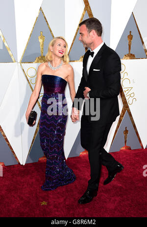 Naomi Watts et Liev Schreiber arrivent au 88e Academy Awards qui s'est tenu au Dolby Theatre à Hollywood, Los Angeles, CA, USA, le 28 février 2016. Banque D'Images