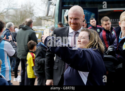 Huddersfield Town v Burnley - championnat Sky Bet - Stade John Smith.Sean Dyche, responsable de Burnley, pose une photo avant le match du championnat Sky Bet au stade John Smith, Huddersfield. Banque D'Images