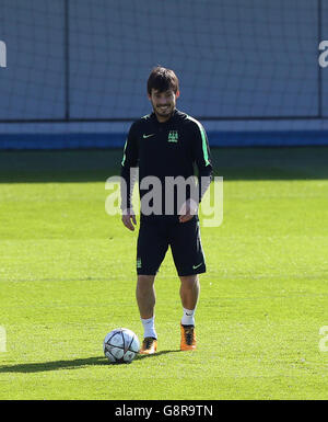 Manchester City v Dynamo Kiev - UEFA Champions League - Round of Sixteen - second Leg - Manchester City Training session - ci....David Silva de Manchester City lors d'une séance d'entraînement à la City football Academy de Manchester. Banque D'Images