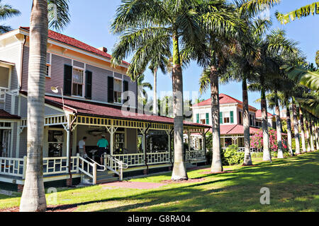 La maison d'hiver de Thomas Alva Edison à côté de la Caloosahatchee River à Fort Myers, Floride. Edison et Henry Ford winter estates construire leur sur des sites adjacents entouré d'un jardin botanique de 21 acres. Banque D'Images