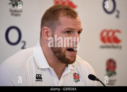 Conférence de presse et de formation en Angleterre - Pennyhill Park.James Haskell d'Angleterre pendant la conférence de presse à Pennyhill Park, Bagshot. Banque D'Images