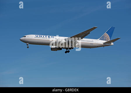 UNITED Airlines Boeing 767-322ER immatriculé N658UA 10 490 SCO. Banque D'Images