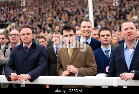 2016 Cheltenham Festival - Champion Day - Cheltenham Racecourse. Les Racegoers apprécient l'action Banque D'Images