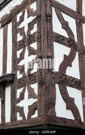 Albright Hussey Manor Hotel montrant ancienne partie Tudor avec structure à colombages Banque D'Images