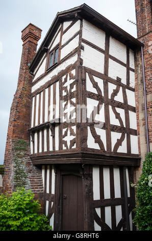 Albright Hussey Manor Hotel montrant ancienne partie Tudor avec structure à colombages Banque D'Images