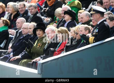 Martin McGuinness de Sinn Fein (centre) lors des commémorations du centenaire de la montée de Pâques 1916 à Dublin. Banque D'Images