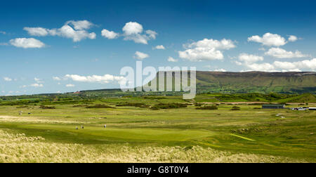 L'Irlande, Sligo, Rosses Point, de montagnes Dartry Benbulben et sur le parcours de golf, vue panoramique Banque D'Images