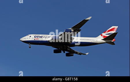 Avion stock - aéroport de Heathrow.Un Boeing 747-436 de British Airways avec enregistrement G-CIVP débarque à Heathrow Banque D'Images