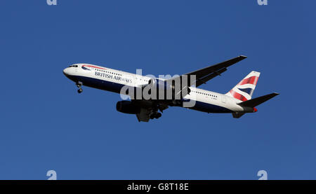 G-BNWT British Airways Boeing 767-336(ER) avec l'enregistrement G-BNWT Atterrit à Heathrow Banque D'Images