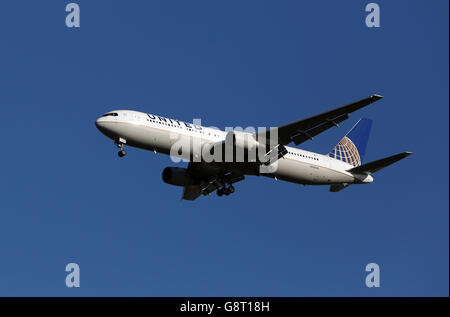 Boeing 767-322(ER) de United Airlines avec l'enregistrement de terrains N648UA À Heathrow Banque D'Images