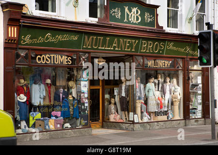 L'Irlande, Sligo, Sligo, O'Connell Street, Mullaney Frères tabliers boutique traditionnelle/ Banque D'Images