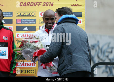 Championnats du monde de semi-marathon 2016 de l'IAAF - Cardiff.Mo Farah en Grande-Bretagne et Seb COE, président de l'IAAF (à droite) lors des Championnats du monde de semi-marathon de l'IAAF 2016 à Cardiff. Banque D'Images