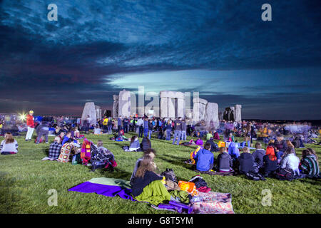 Lever du soleil au solstice d'Stonehenge UK Banque D'Images